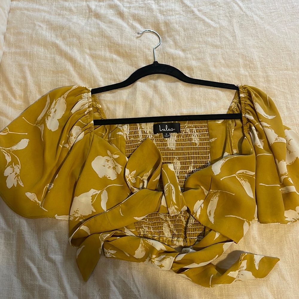 Lulus short sleeve crop top